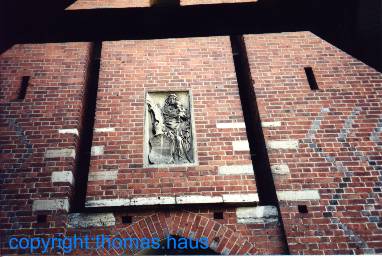 Burgtor Haupteingang mit Marienbild