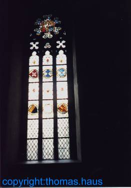 Fenster mit Wappen