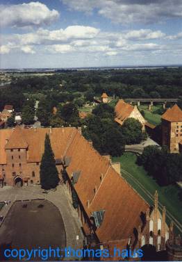 Blick zur Mittelburg und Innenhof